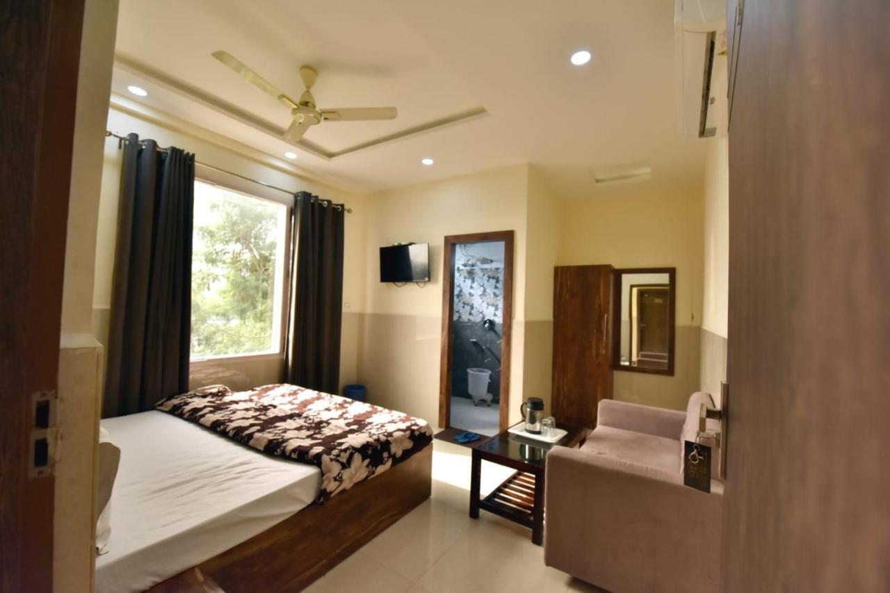Royal Inn Jammu Esterno foto