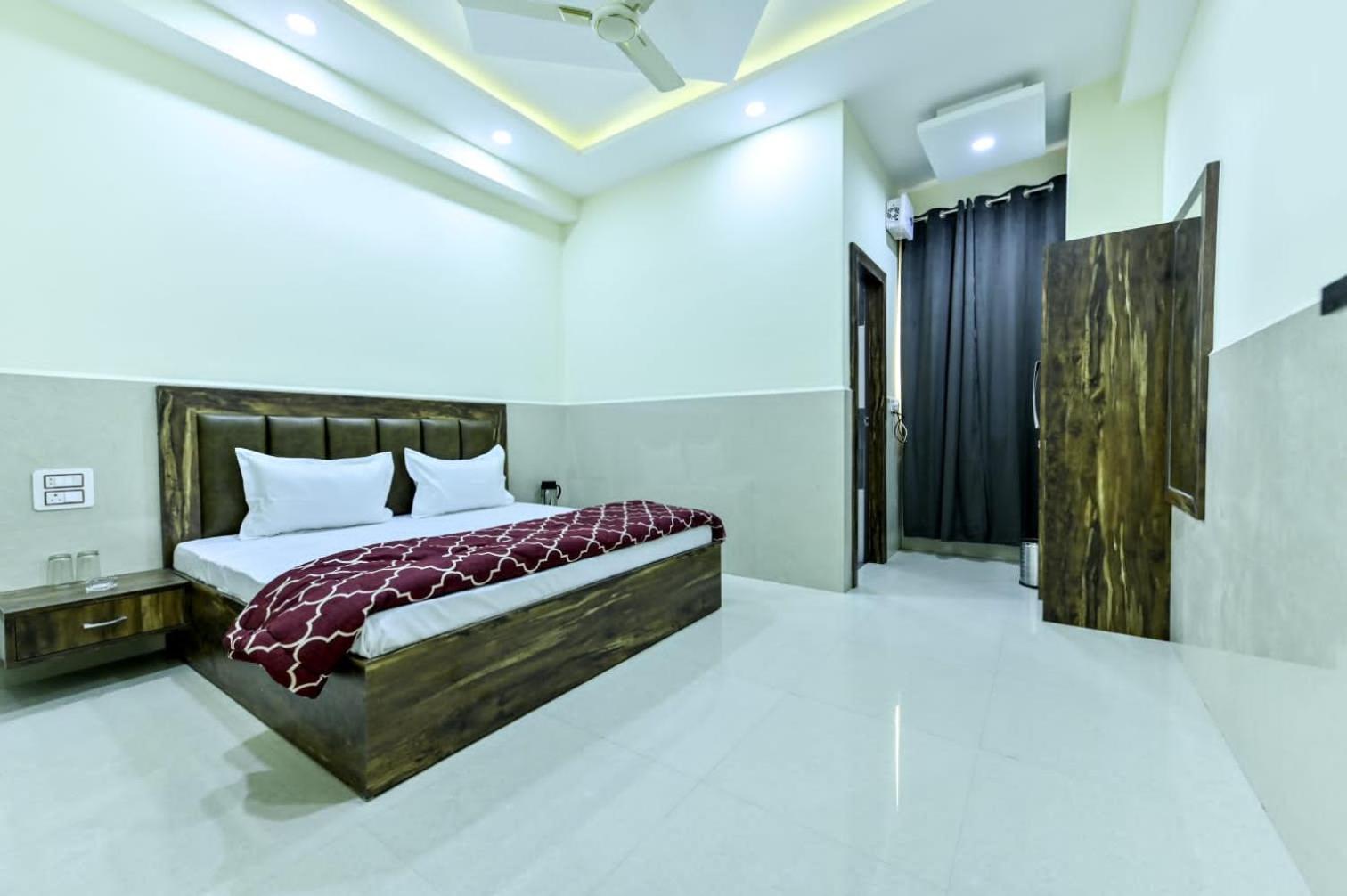 Royal Inn Jammu Esterno foto