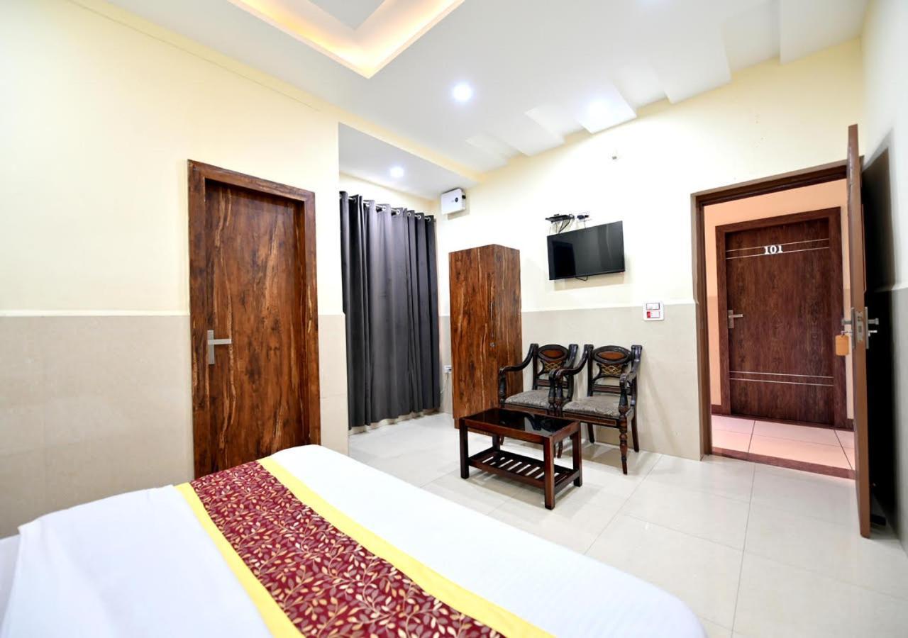 Royal Inn Jammu Esterno foto